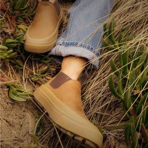 SeaVee Ballard Blundstone style boot cashew 8.5 NIB platform sole